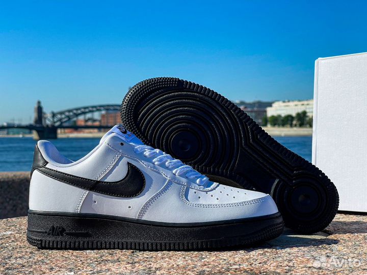 Кроссовки Nike Air Force 1 White Black Midsole