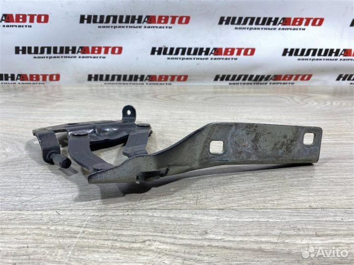 Петля капота правая Volkswagen Passat B6 1.8 2009