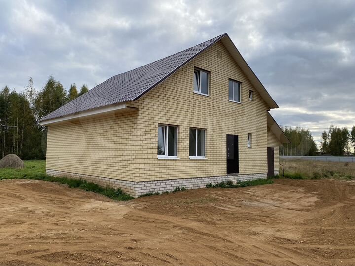 Коттедж 198 м² на участке 15 сот.