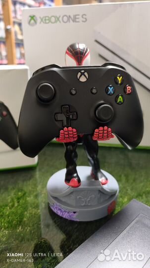 Xbox one S 1TB/2 Геймпада/Док станция/Подставка