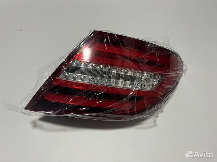 Правый задний фонарь Mercedes w204 рестайл новый