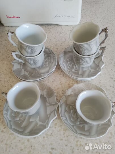 Кофейные чашки и блюдца
