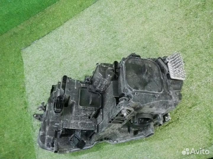 Фара правая Volkswagen Tiguan