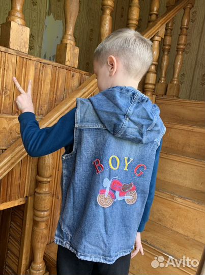 Джинсовая жилетка для мальчика