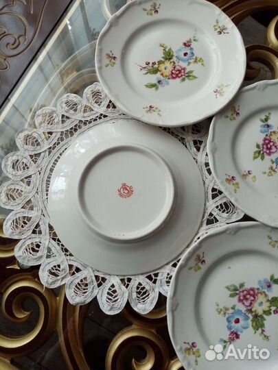 Фарфоровые тарелки 