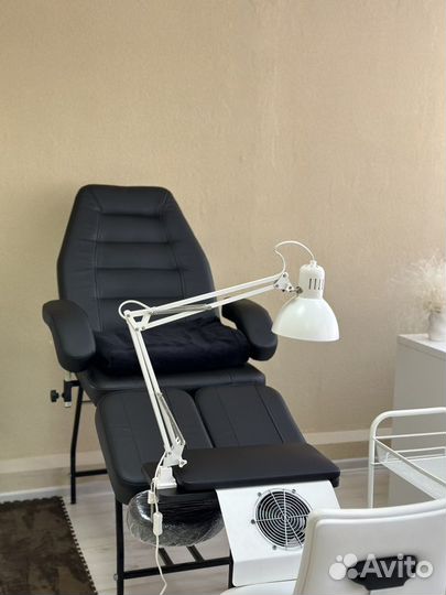 Кресло-кушетка для педикюра (педикюрное кресло)