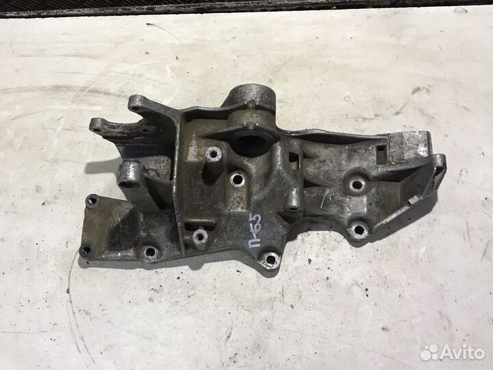 Кронштейн генератора Volkswagen Passat B5