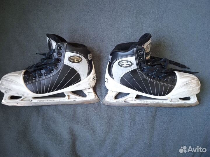 Коньки хоккейные вратарские CCM 42 размер