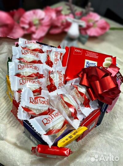 Сладкий подарок, букет из киндеров, рафаэлло