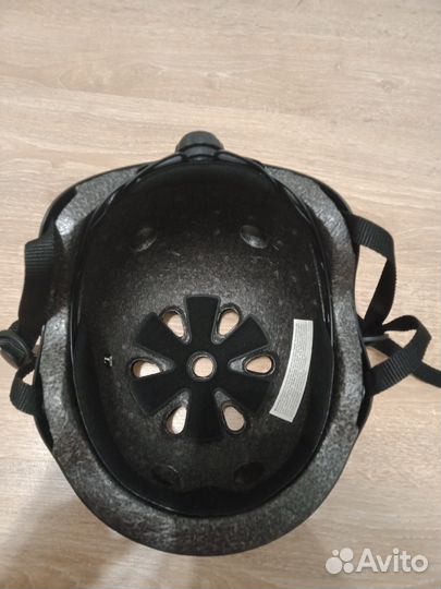 Шлем защитный для роликов