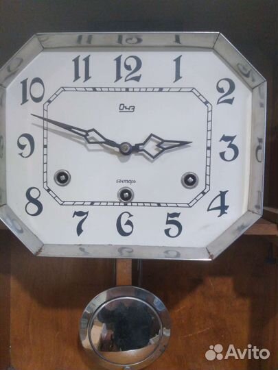 Настенные часы с четвертным боем 