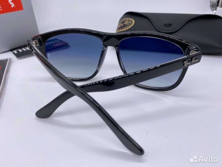 Солнцезащитные очки Ray Ban