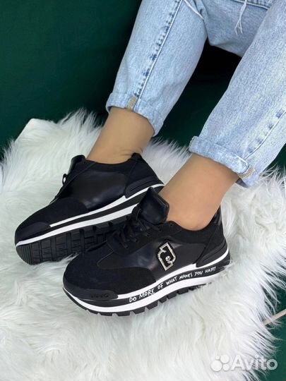 Женские кроссовки