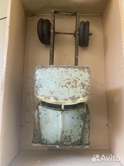 Игрушка машинка железная СССР