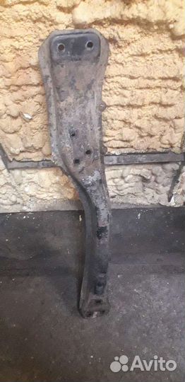 Подрамник Toyota Carina E