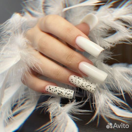 Модель на наращивание ногтей/покрытие/маникюр