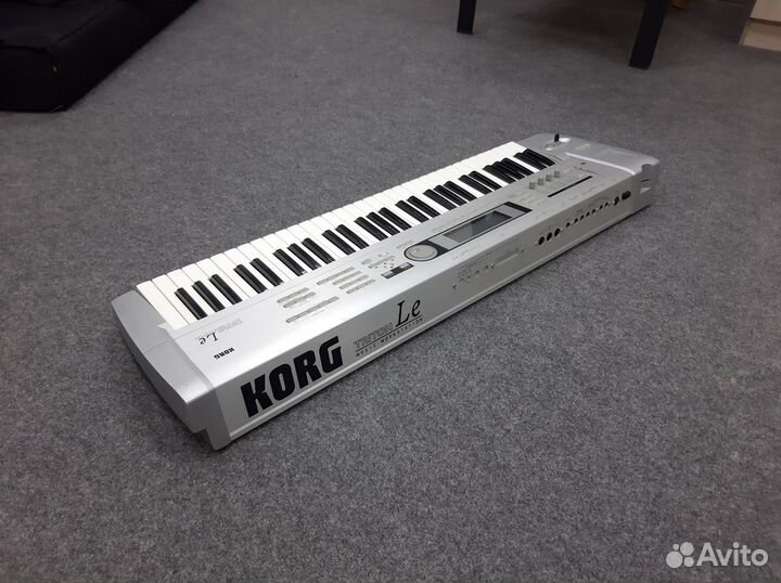 Синтезатор korg triton Le 61