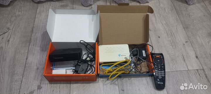 Приставка для тв и роутор Ростелеком