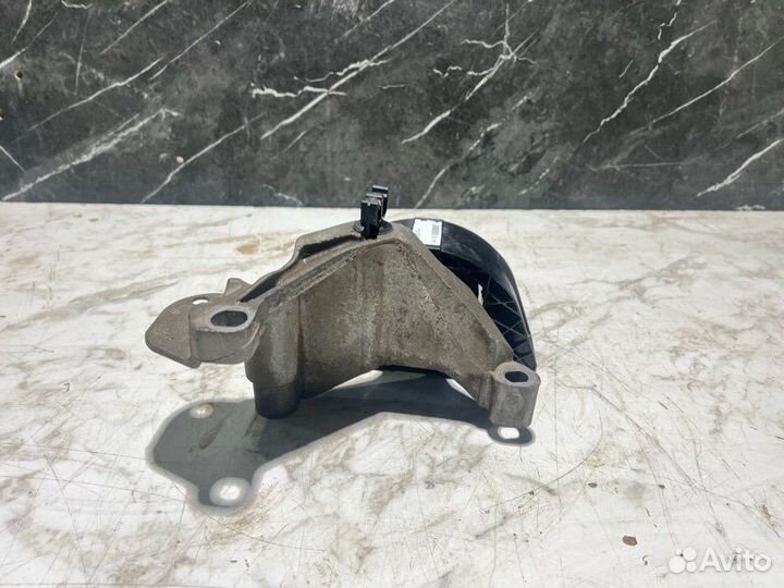Кронштейн двигателя Renault Sandero Stepway