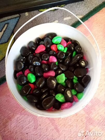 Аквариум с камнями и фильтром