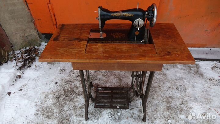 Швейная машина с ножным приводом пмз им. Калинина