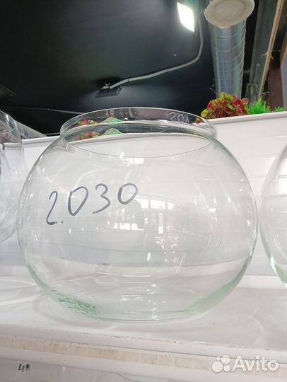 Круглые аквариумы и бокалы