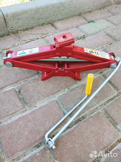 Домкрат механический на 1,5 т