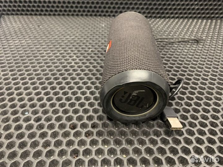 Колонка jbl charge 3