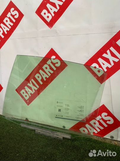 Стекло двери заднее левое Toyota Camry V70