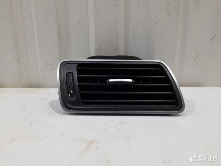 Дефлектор воздушный правый в торпедо Volkswagen