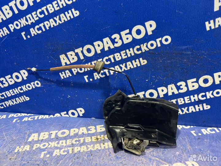 Задний правый замок двери Audi A4B6 седан 2003