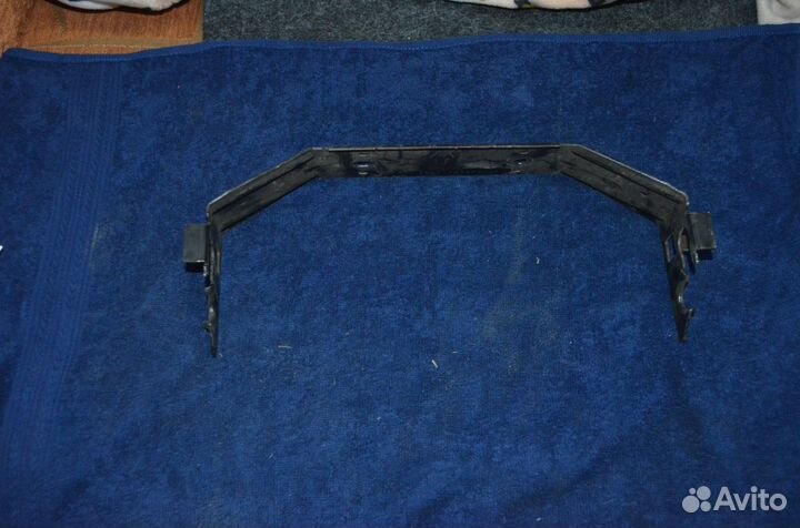 Ford Focus 2 Кронштейн блока предохранителей