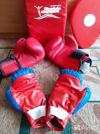 Боксерские перчатки