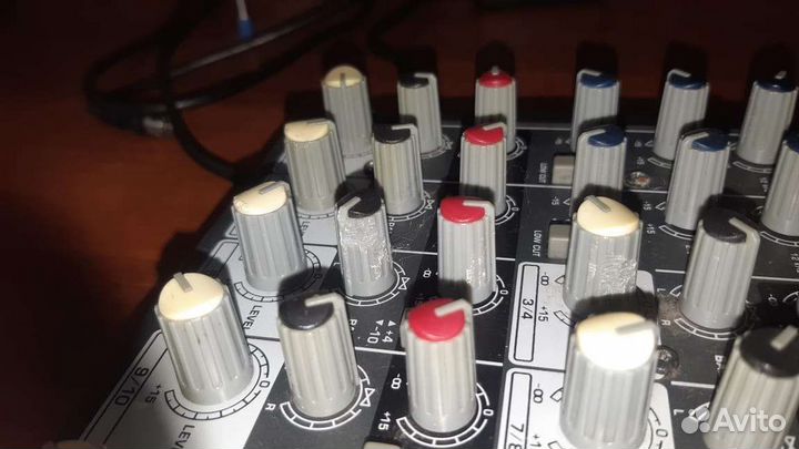 Микшер Behringer Xenyx 1002fx