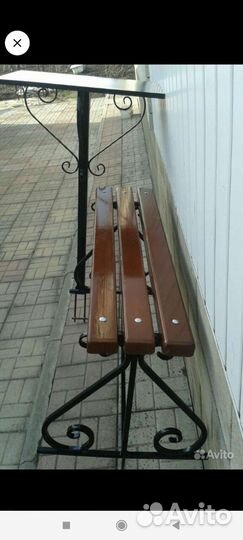 Лавочку столик на кладбище