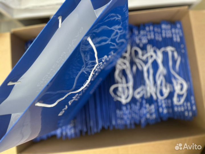 Пакеты и коробки с печатью логотипа. Сувениры