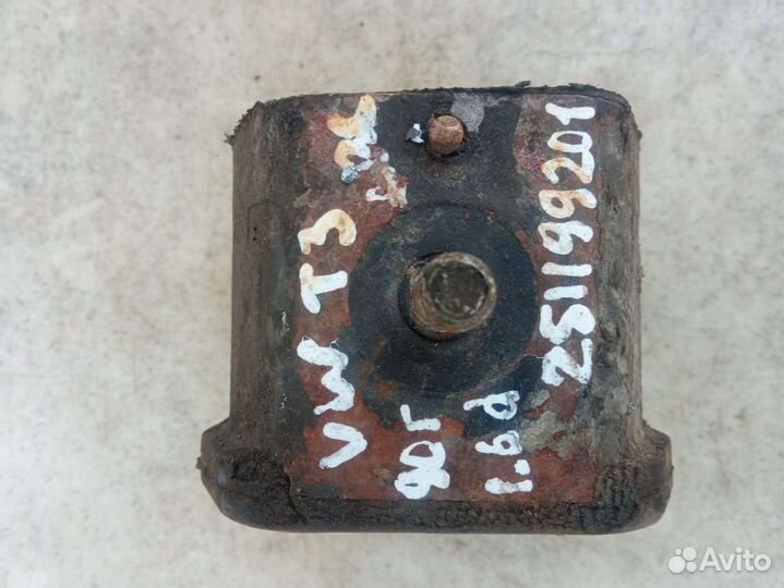 Подушка двигателя Volkswagen Transporter T3 restai