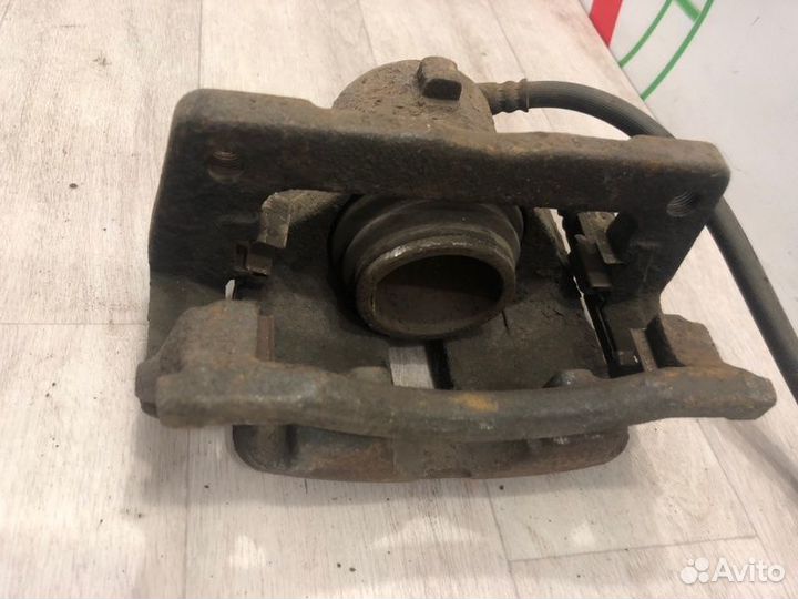 Суппорт передний правый Honda Civic 5D R18A2 2008