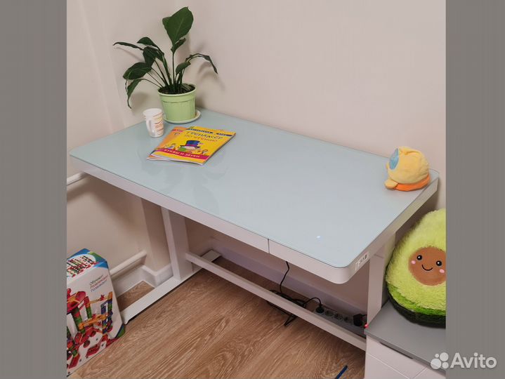 Рабочий стол стеклянный