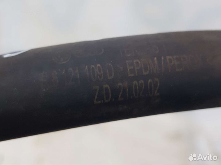 Патрубок системы охлаждения VW Touareg 7L6121109D