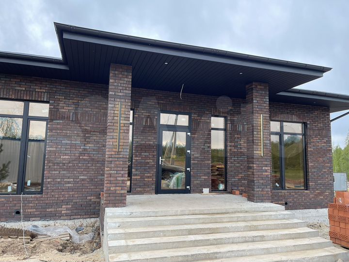 Коттедж 189 м² на участке 6 сот.