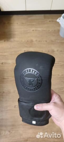 Боксерские перчатки