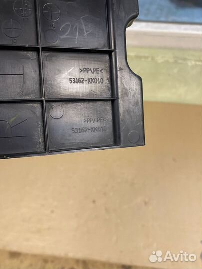 Пыльник переднего бампера правый Hilux Fortuner