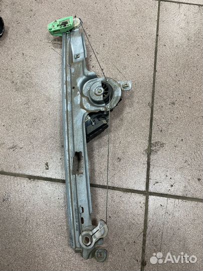 Renault scenic 2. Стеклоподъемник передний правый