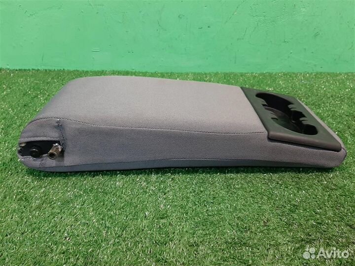 Подлокотник Mitsubishi Space Star 2002