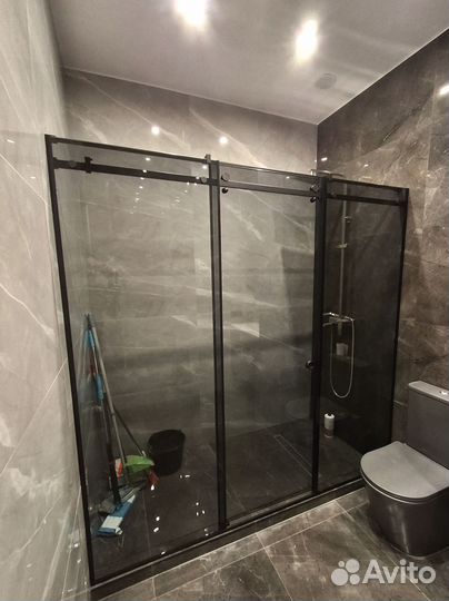 Стеклянные перегородки в ванную