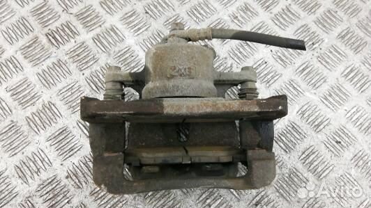 Суппорт тормозной передний правый toyota prius V Z