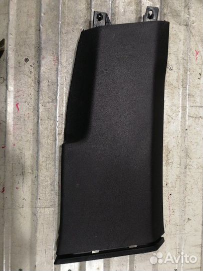 Накладка стойки передняя правая Volkswagen Passat