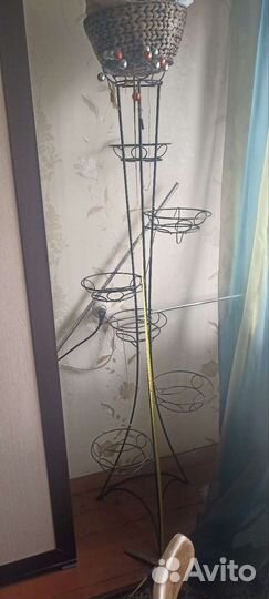 Стойка для цветов от пола до потолка металлическая