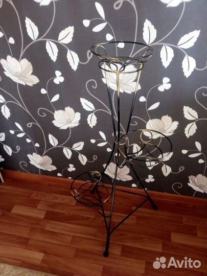 Новые подставки под цветы (цены разные)